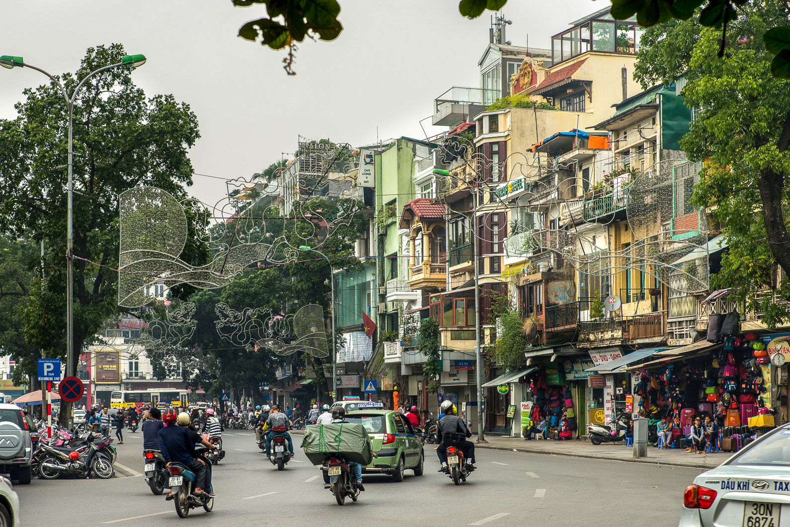 20141105 122605 an der Nordseite des Hoàn Kiêm Sees